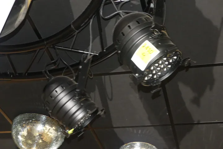 2x Showtec LED Par 64 Q4 Strahler